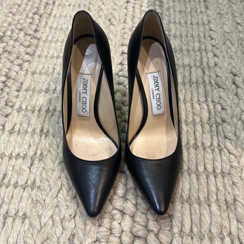 Jimmy chop black leather pumps